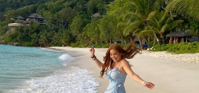 نسرين طافش باطلالة صادمة على شاطئ البحر